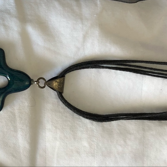 Painted wood pendant necklace - Picture 2 of 3